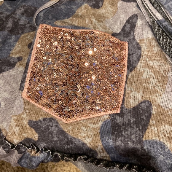 Babydoll camo tank with sequin bling! NWT - Picture 4 of 6